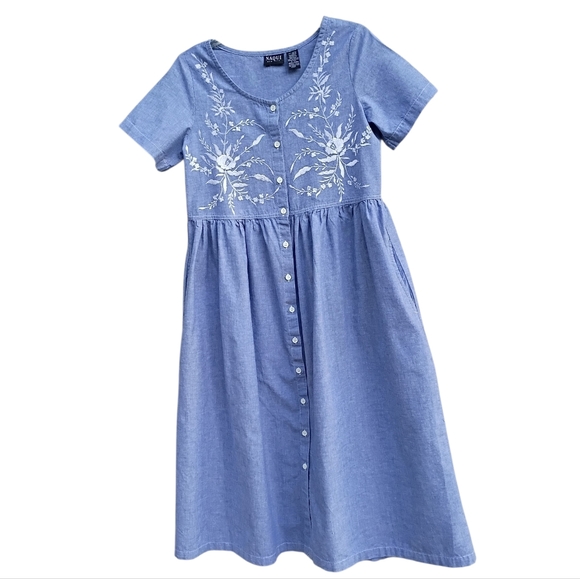 Naqui Dresses & Skirts - Naqui Vintage Chambray Embroidered Dress sz S